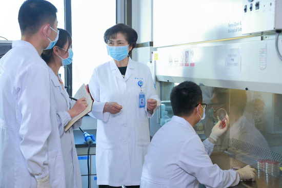 中国工程院院士李兰娟。受访者供图