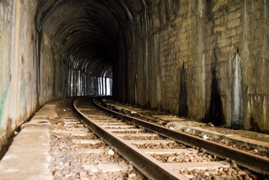  这是2013年3月22日拍摄的河口境内的米轨铁路。