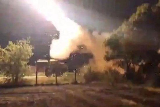 巴军方消息人士随后表示，巴基斯坦“铜墙铁壁”行动对印度多地关键军事设施展开精准打击，造成设施损坏和人员伤亡