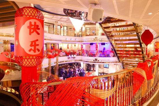 △爱达魔都号的中庭