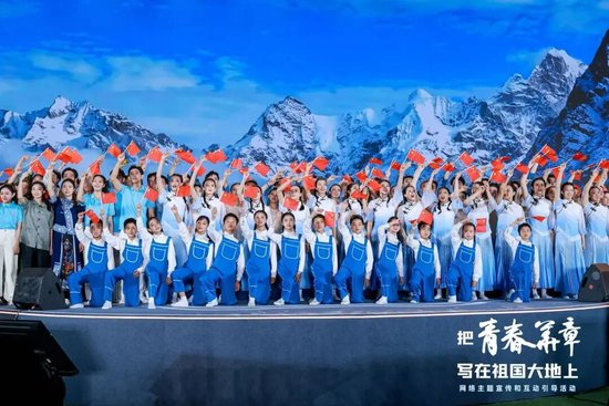 2025年10月12日，2025“把青春华章写在祖国大地上”大思政课网络主题宣传和互动引导活动在河海大学举行。供图/人民网