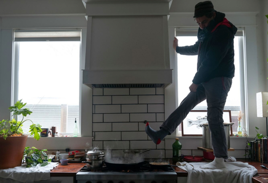  民众正在以火取暖。/&nbsp;推特截图