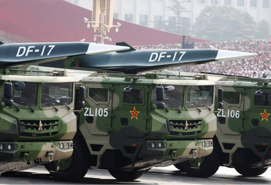 解放军东风-17高超音速弹道导弹 (资料图)