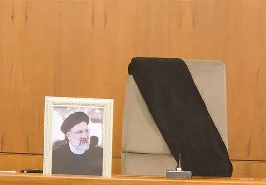  ·5月20日，伊朗内阁紧急会议上莱希的座位。