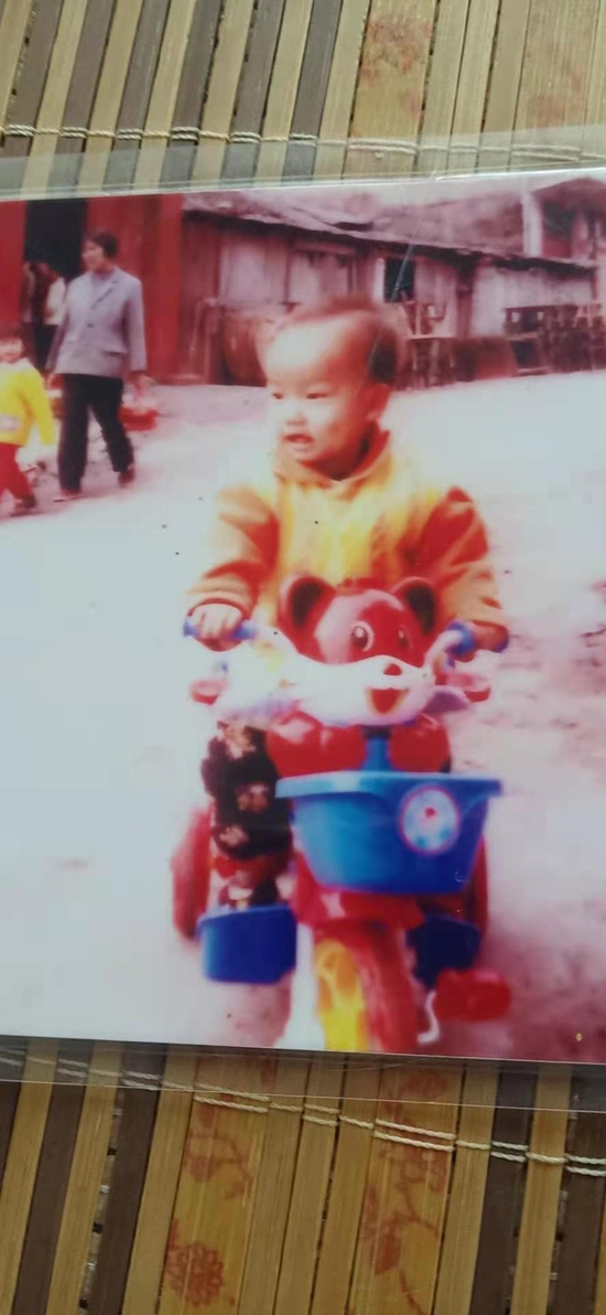 欧阳艳娟的儿子李成青被拐前的照片。受访者供图&nbsp;