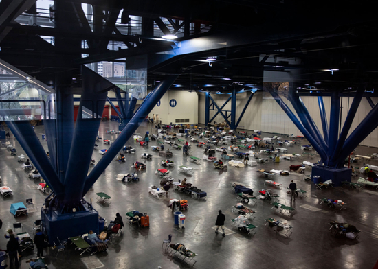 700多名得州民众居住在临时避难所。/&nbsp;推特截图