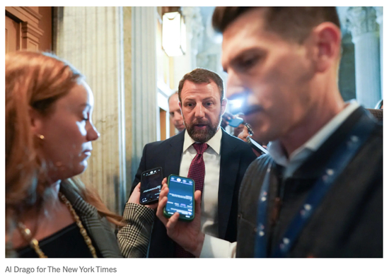  △即将接替诺姆的下任美国国土安全部长穆林