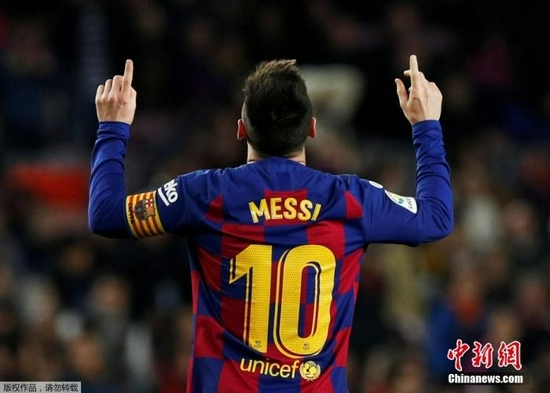 资料图为身披巴萨球衣的梅西。