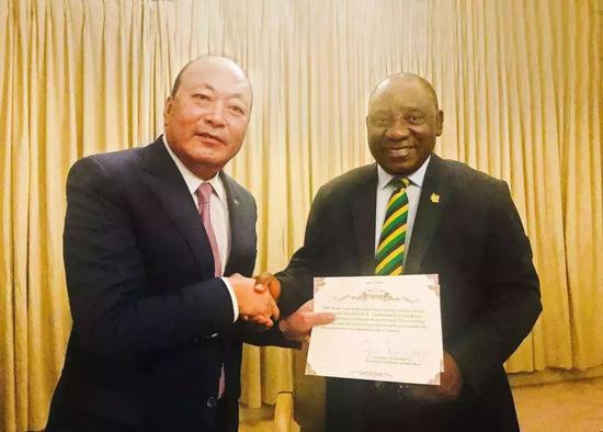 和南非总统密会。