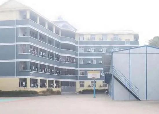 学校宿舍楼 图:江南都市报