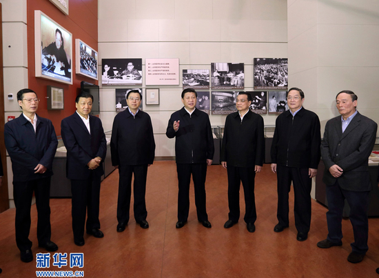 2012年11月29日，中共中央总书记、中央军委主席习近平和中央政治局常委李克强、张德江、俞正声、刘云山、王岐山、张高丽等来到国家博物馆，参观《复兴之路》展览。&nbsp; 新华社记者 兰红光/摄