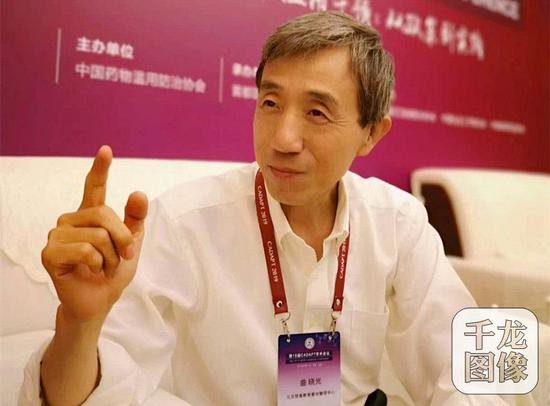 日前，北京市禁毒教育基地管理中心副主任曲晓光接受千龙网记者专访。千龙网发