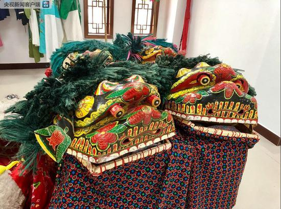 △光山花鼓戏是流行于豫南地区的戏曲剧种，花鼓戏唱腔丰富，分慢板、行板、快板、散板四类。2014年光山花鼓戏被国务院公布为第四批国家级非物质文化遗产项目。这是花鼓戏演出道具。（央视记者彭汉明拍摄）