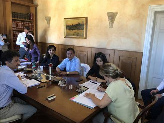 天赐温泉(集团)有限公司与施罗德集团公司谈判现场