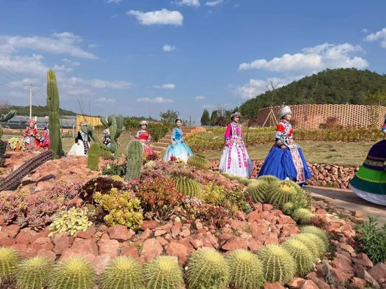 ▲今年元宵佳节，“酷玩音乐 漫游花山”主题“村节”系列活动在光山村举办，吸引众多游客前来打卡。图片来源：玉溪市江川区民宗局