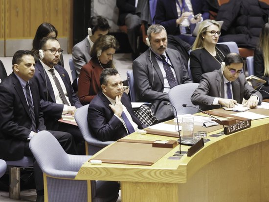 联合国安理会5日就美国军事打击委内瑞拉举行紧急公开会。出席会议的委内瑞拉常驻联合国代表蒙卡达表示,美国所作所为向世界传递了法律可有可无、武力至上的信息。 (视觉中国)