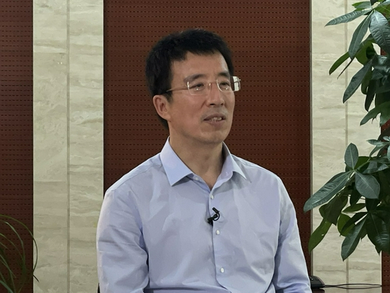 国家卫生健康委员会人口监测与家庭发展司司长杨文庄接受澎湃新闻专访。澎湃新闻记者 史含伟 图