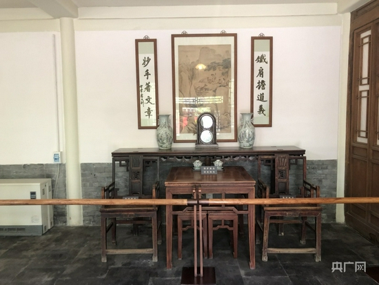 堂屋布置（央广网记者 王晶 摄）