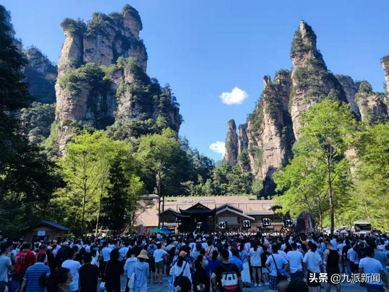 △政府组织助力旅游复苏的现场 图|武汉晨报 徐鸣