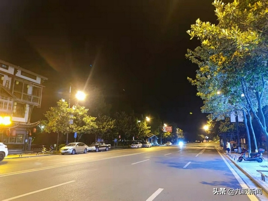 △空荡的街道 图|武汉晨报 徐鸣