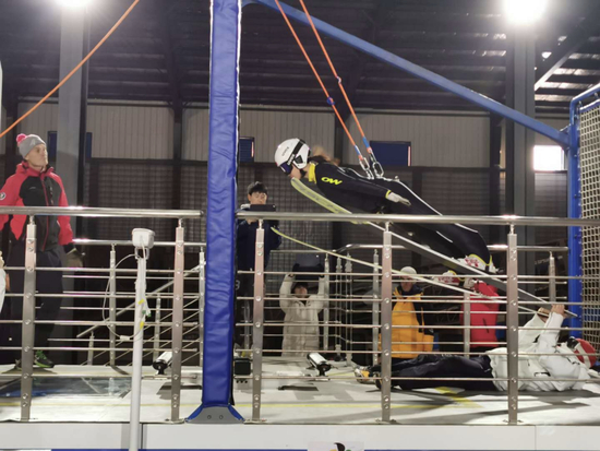 我国跳台滑雪国家队风洞飞行训练