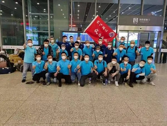 北京盒马员工抵达虹桥火车站