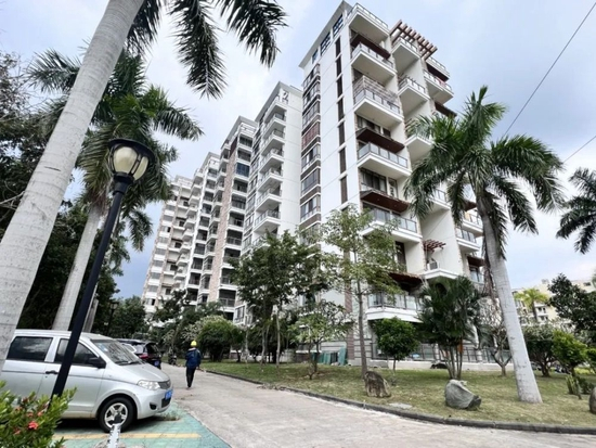  小区仅建成3幢小高层楼房，约200套房产。陈标志/摄