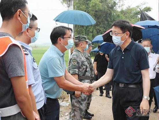 王予波继续在瑞丽市督导检查疫情处置和强边固防工作 云南日报记者黄兴能 摄