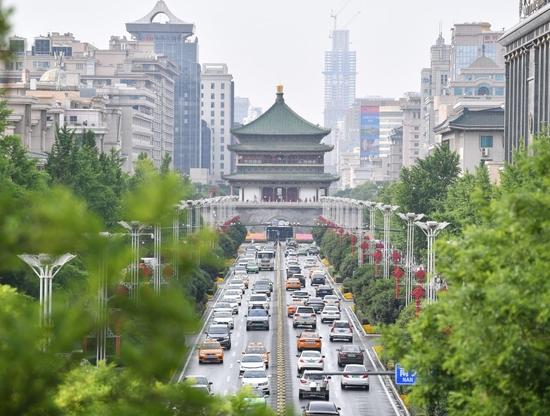 这是5月15日拍摄的西安钟楼。新华社记者 张博文 摄