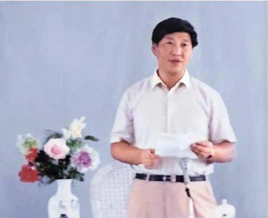 1991年7月，习近平在闽江职业大学1991届学生毕业典礼上致辞。（图源：《习近平与大学生朋友们》）
