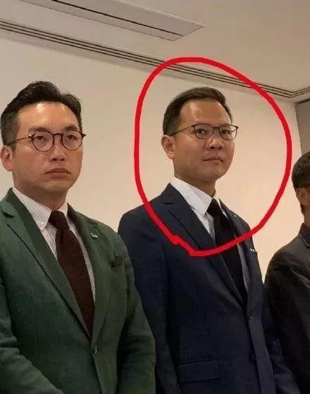 （反对派议员郭荣铿）