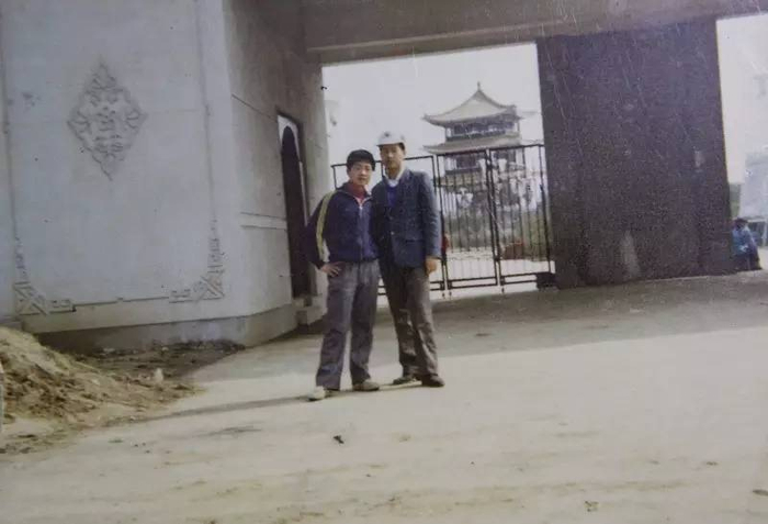 少年时期的万志宏和万劲松