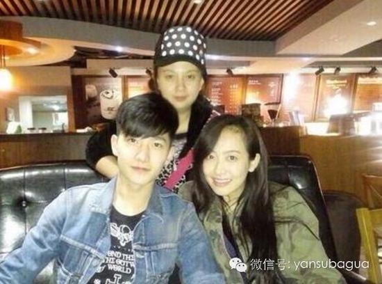 这个发型比较奇怪，杨洋爆红之后没有留过。
