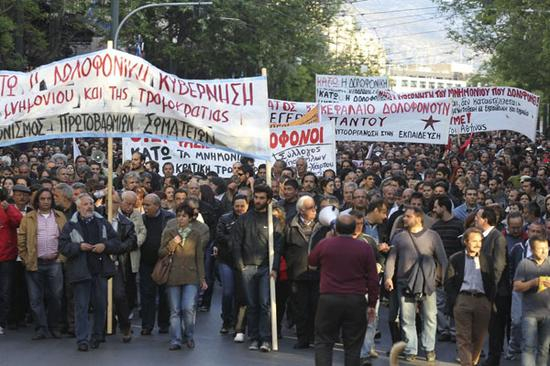 希腊民众抗议场景