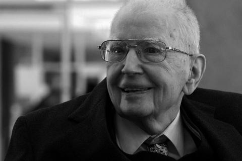 对中国影响深远的产权理论奠基人科斯