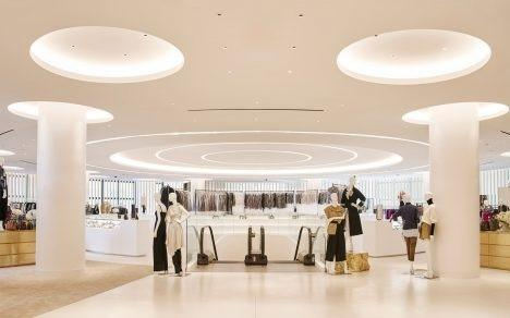 开在奢侈品百货Saks Fifth Avenue 里的Saks Downtown。