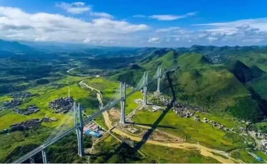 　　“现代世界七大奇迹”之一：港珠澳大桥&nbsp;