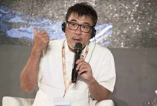 2016年李宗盛在台北金曲音乐节论坛上发言，称“喂观众猪食，他就变成猪”