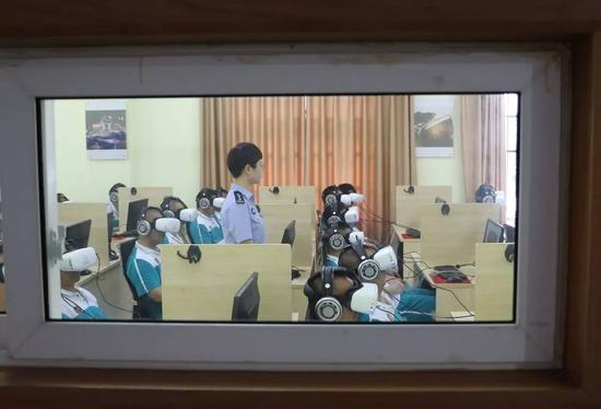 VR戒毒的原理是根据对撞反射理论，帮助戒毒人员降低毒品的渴求度，达到戒毒效果。@视觉中国