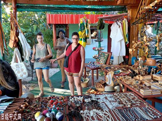 古巴首都哈瓦那郊外的土特产店（2016年12月）