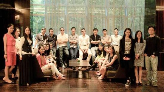 唐立奇为聚会组织起名为 TheLonelyClub，参与者中，女生人数远超于男生。