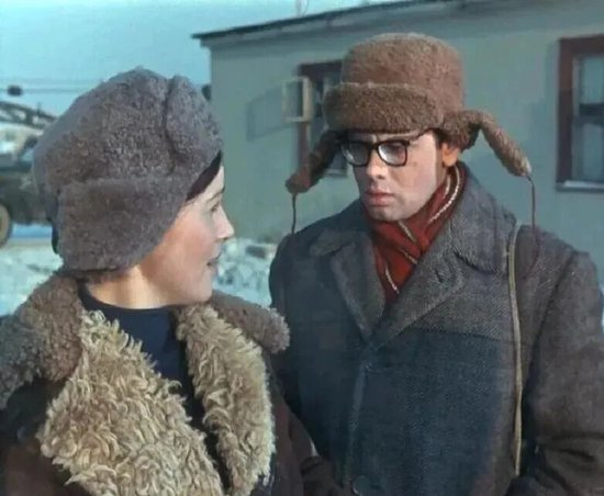 女明星们的帽子上怎么集体长出了“长耳朵”? - 爱买网