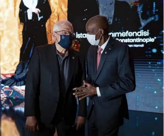 　　欧盟外交与安全政策高级代表博雷利对莫伊兹遇刺表示震惊，并在个人社交平台发布了数周前，他与莫伊兹的合影