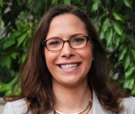  罗拉·罗森伯格（Laura Rosenberger）。/ 推特头像