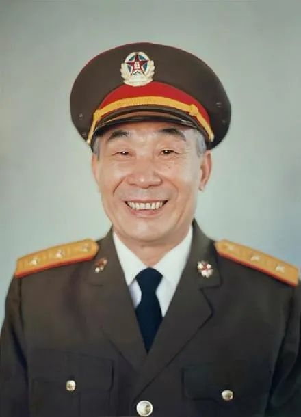 张仲先同志遗像 新华社发