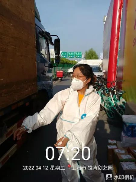  女配送员崔会娟克服困难也终于回到了工作岗位