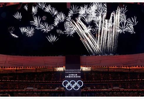 ▲2月4日晚，第二十四届冬季奥林匹克运动会开幕式在北京国家体育场举行。这是焰火表演。新华社记者 陈建力 摄