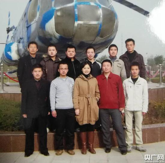 求学时的蔡帆（后排右二）（央广网发 受访者供图）