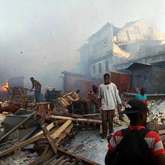 （图说：2010年，海地地震后的首都太子港。图/The New York Times）