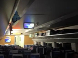 D1804次列车受电弓遭异物击打，被困隧道内超2小时，乘客称全车停电闷热异常，身上像从水里捞出来的